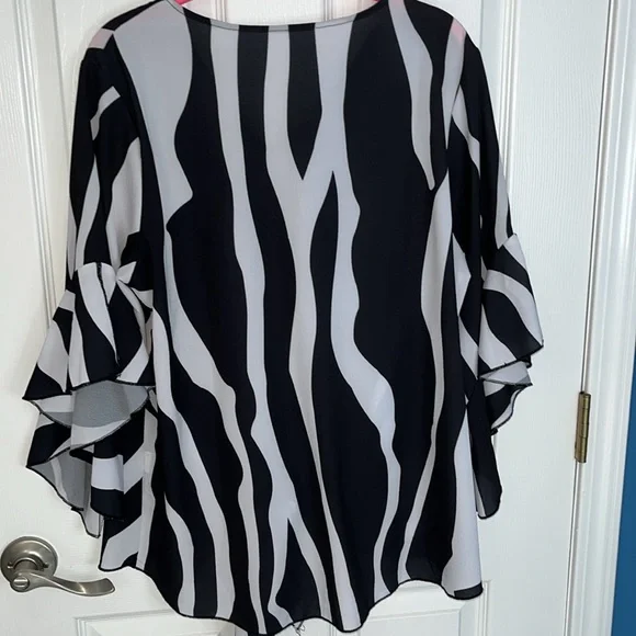 SHEIN top tie in the front ruffled on the sleeves extra large - Picture 4 of 4